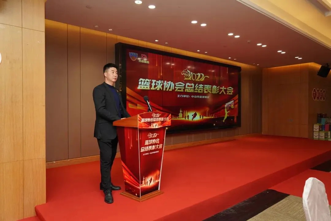 怎样制作一份图文并茂的篮球规则指南?_0